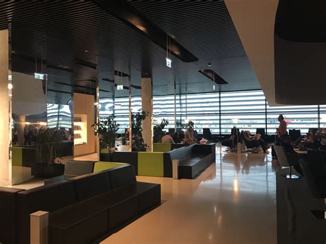 lisbon airport lounge